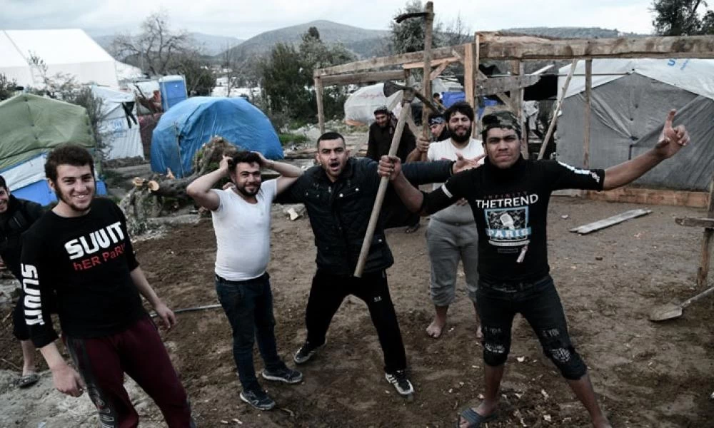 Χίος: Eντοπίστηκε στα ανοιχτά του νησιού αλλοδαπός πάνω σε σχεδία